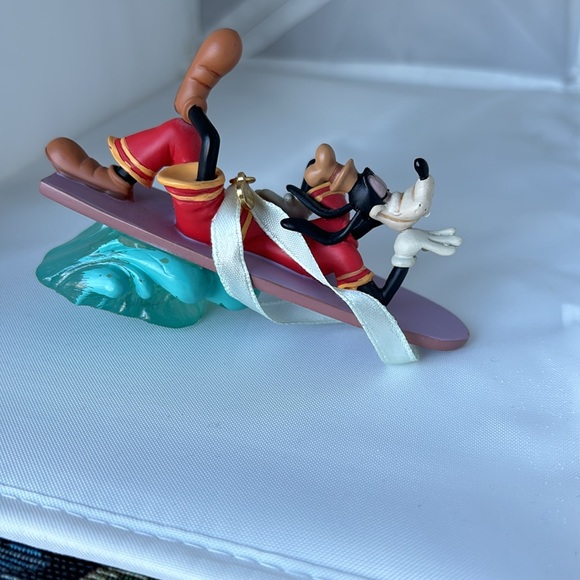 Surfing Goofy Exclusive 2015 Ornament - Picture 3 of 4